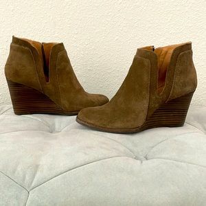 🍀 Lucky Brand 🍀 Suede Wedge Booties